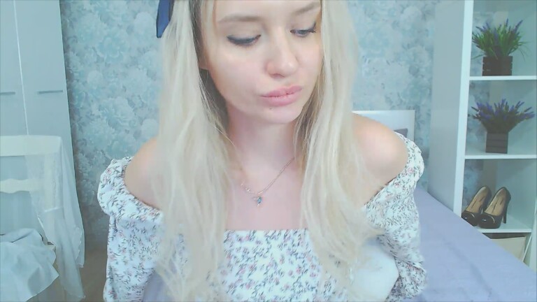 Lindy18's Streamate show and profile