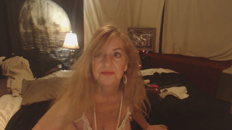 LV_Halley's Streamate show and profile