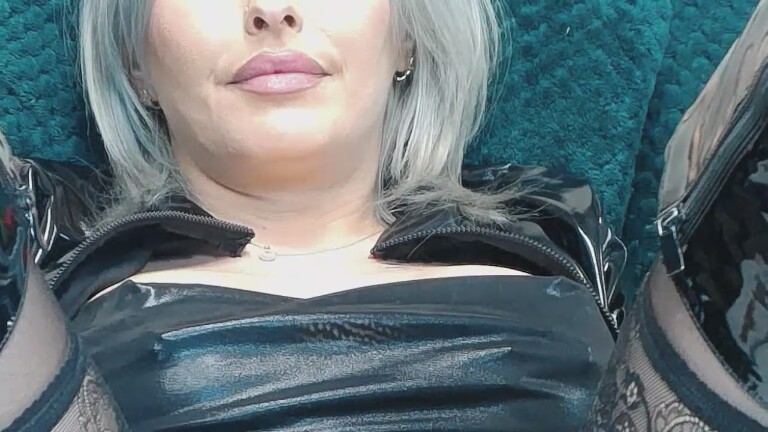 IssaSmithx's Streamate show and profile