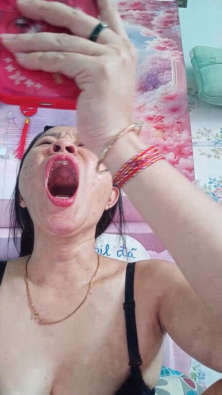 EmilyShow_96's Streamate show and profile